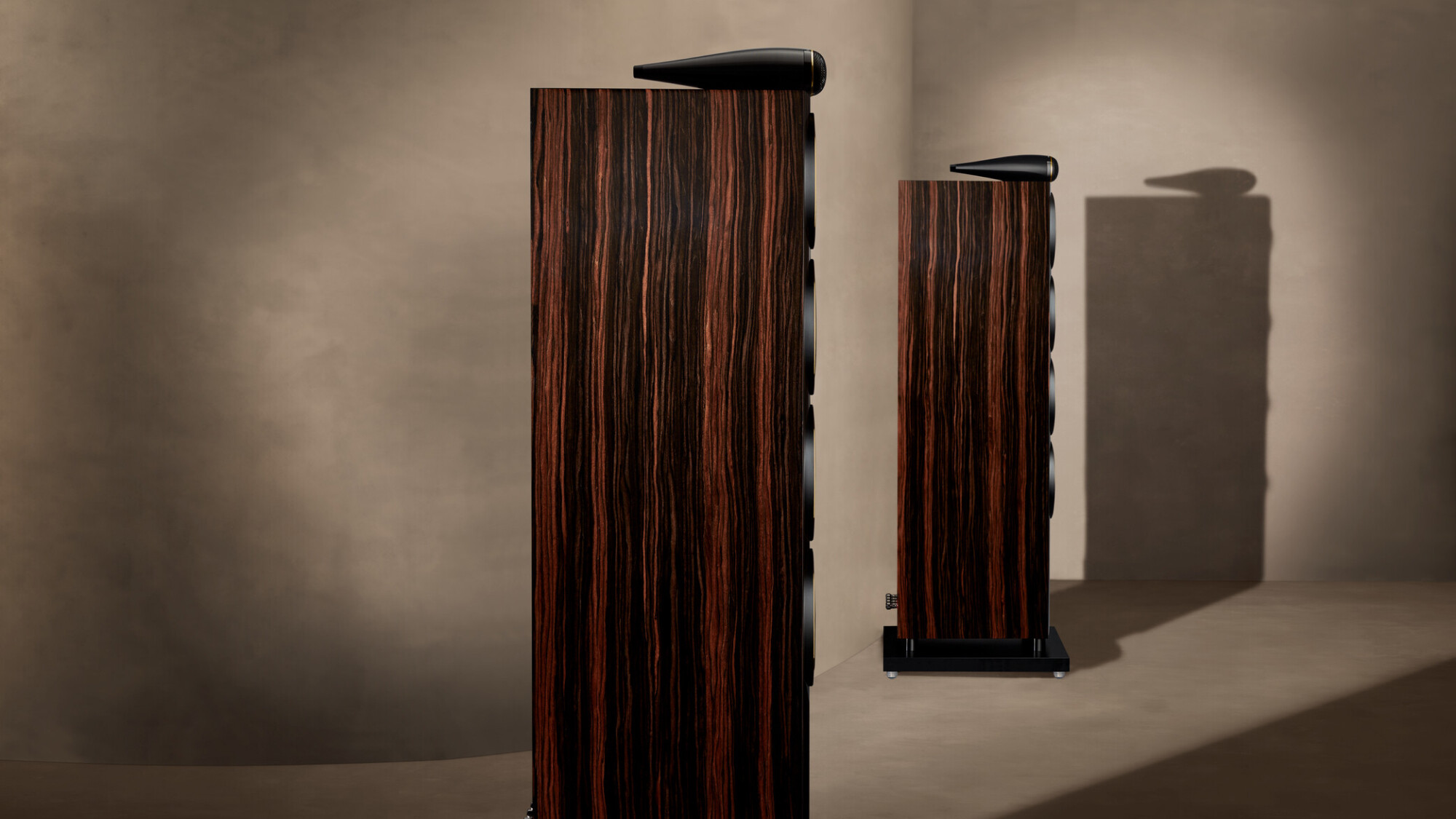 Low  b&w   702 s3 signature datuk gloss beauty 3   16x9 crafted Honed Perfected