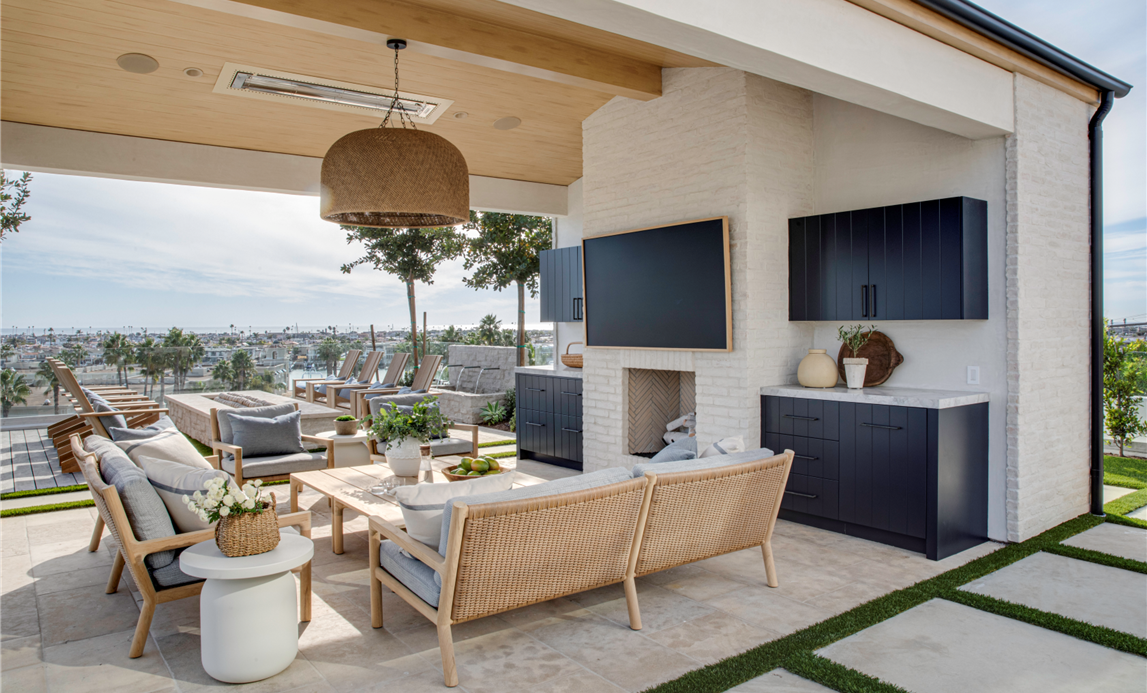 Outdoor rooftop entertainment space in newport beach